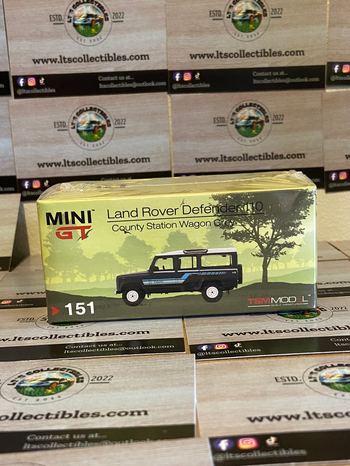 Mini GT #151 - Land Rover defender