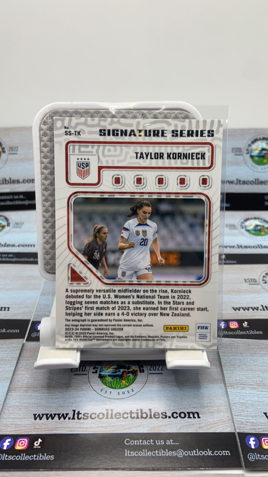 Donruss Fifa - Taylor Kornieck auto